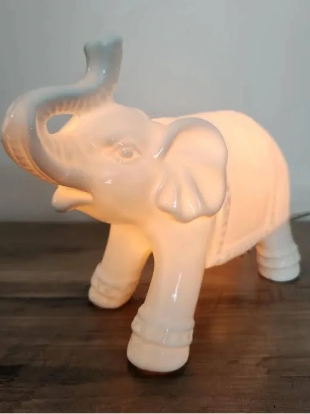Vintage Pier 1 White Ceramic Elephant Table lamp; Nightlight~ Ambient light
